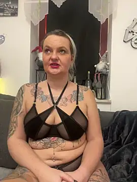 Snapshot of Inked_blondi chatting on January 2025 04:16:02 PM Inked blondi online show from January 2025 04:16:02 PM