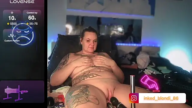Snapshot of Inked_blondi chatting on February 2025 05:52:02 AM Inked blondi online show from February 2025 05:52:02 AM