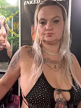 Snapshot of Inked_blondi chatting on September 2025 03:38:01 PM Inked blondi online show from September 2025 03:38:01 PM