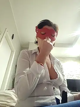 Snapshot of Vagabondainnamorata chatting on April 2026 03:37:02 AM Vagabondainnamorata online show from April 2026 03:37:02 AM