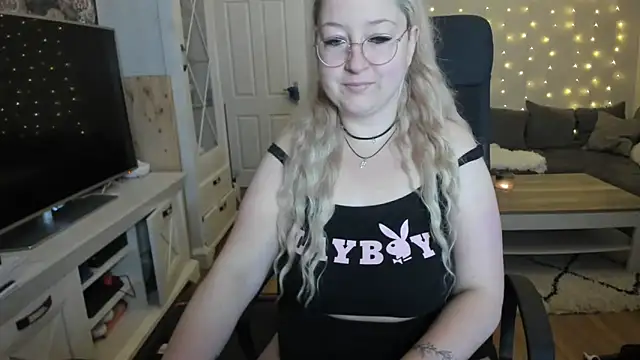 Lillyloo  online show from October 2025 03:48:02 AM