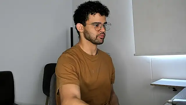 andrewChris  online show from November 2025 04:17:01 PM