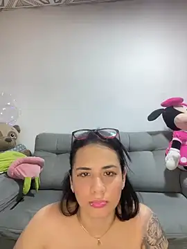 Snapshot of Leyna_Kenet chatting on December 2024 09:57:01 PM Leyna Kenet online show from December 2024 09:57:01 PM