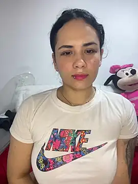 Snapshot of Leyna_Kenet chatting on December 2024 01:32:01 AM Leyna Kenet online show from December 2024 01:32:01 AM