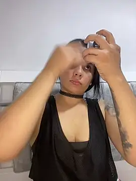 Snapshot of Leyna_Kenet chatting on January 2025 01:31:02 AM Leyna Kenet online show from January 2025 01:31:02 AM