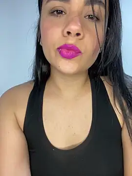 Snapshot of Leyna_Kenet chatting on January 2025 03:33:02 AM Leyna Kenet online show from January 2025 03:33:02 AM