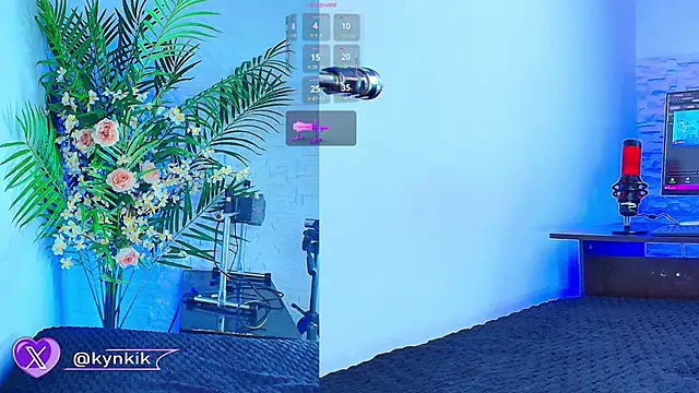 Snapshot of Kinky__Karo chatting on November 2025 01:33:02 AM Kinky Karo online show from November 2025 01:33:02 AM