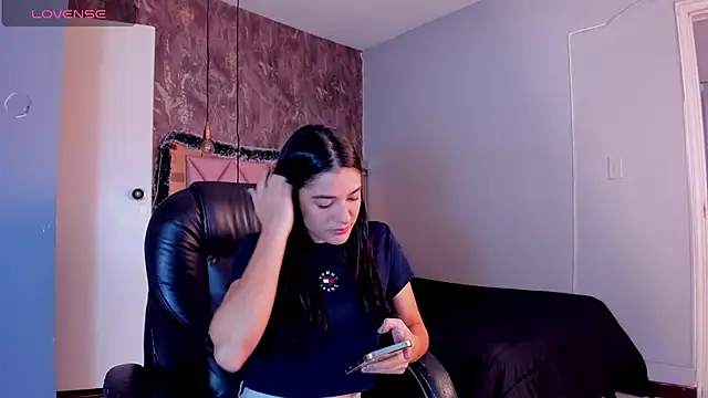 Snapshot of SKYLERWHIITEE chatting on December 2024 02:59:02 AM SKYLERWHIITEE online show from December 2024 02:59:02 AM