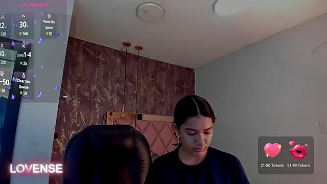 Snapshot of SKYLERWHIITEE chatting on February 2025 03:33:01 AM SKYLERWHIITEE online show from February 2025 03:33:01 AM