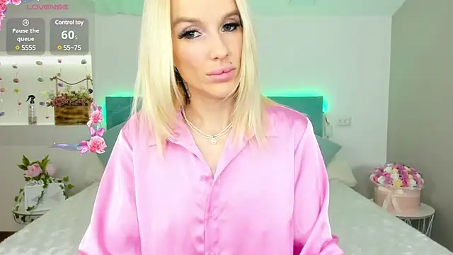 Snapshot of Lana_kitty__ chatting on March 2025 10:27:02 PM Lana kitty online show from March 2025 10:27:02 PM