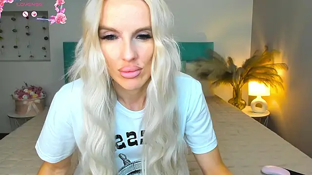 Snapshot of Lana_kitty__ chatting on September 2025 09:15:01 PM Lana kitty online show from September 2025 09:15:01 PM