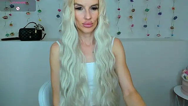 Snapshot of Lana_kitty__ chatting on September 2025 10:12:02 PM Lana kitty online show from September 2025 10:12:02 PM