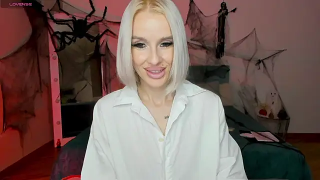 Snapshot of Lana_kitty__ chatting on October 2025 11:20:02 PM Lana kitty online show from October 2025 11:20:02 PM