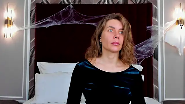 VikkiStorm online show from October 2025 03:23:02 AM