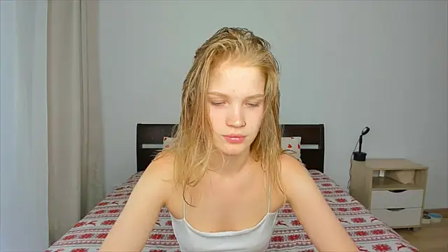 Xloe Queen online show from June 2026 06:31:01 AM