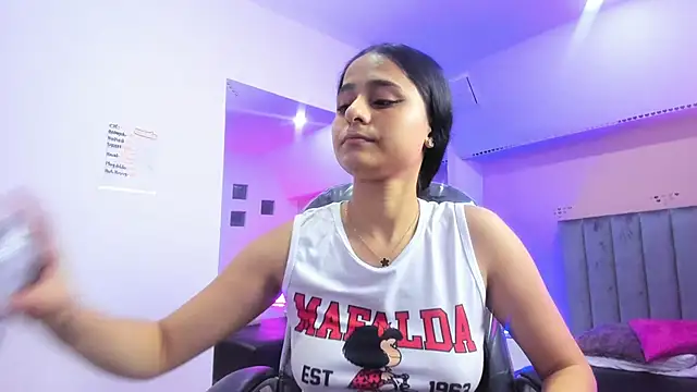 Giselle Roldan online show from February 2026 04:53:01 AM