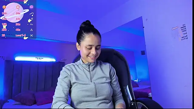 Giselle Roldan online show from April 2026 01:02:02 PM