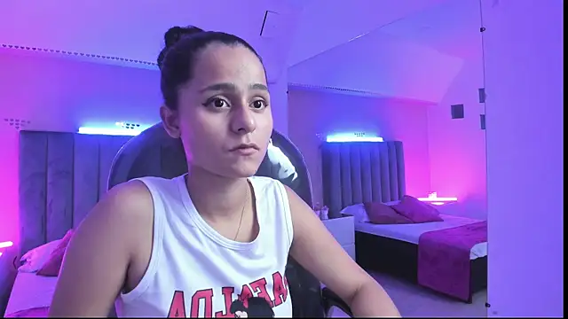 Giselle Roldan online show from April 2026 04:49:02 AM