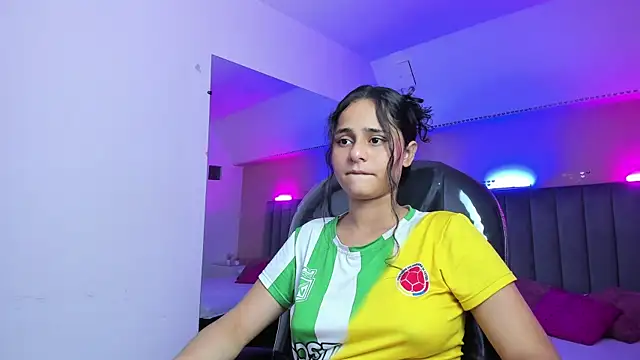 Giselle Roldan online show from June 2026 02:34:02 AM