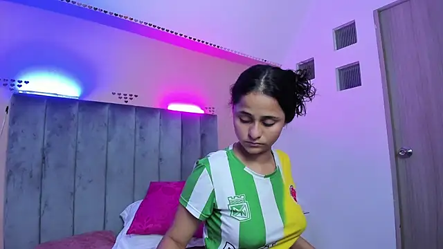 Giselle Roldan online show from June 2026 09:14:01 AM