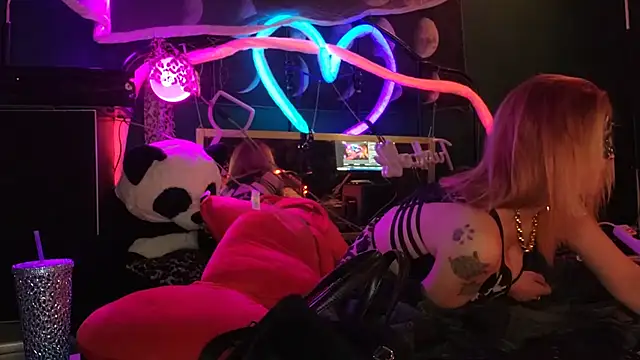 anonymouszN online show from February 2025 08:48:02 PM