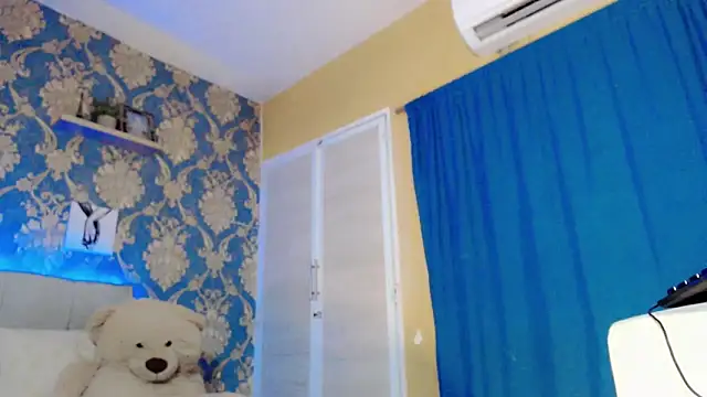 nicoledollts online show from November 2025 05:41:01 PM