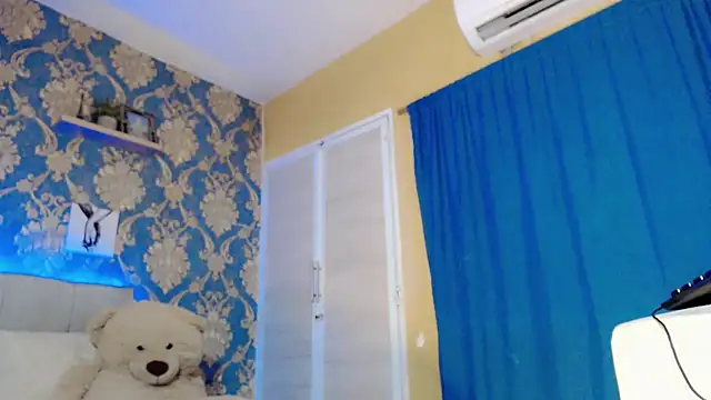 nicoledollts online show from April 2026 08:37:01 PM