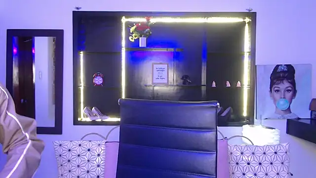 Angela Diaz  online show from January 2025 11:58:02 AM