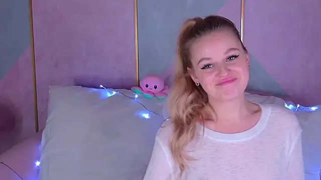 BeatriceEsmont online show from January 2025 04:18:01 AM