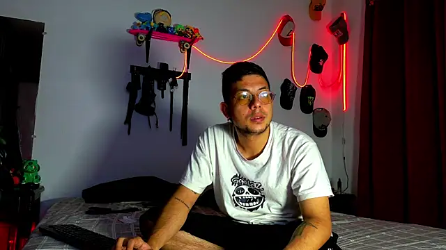 Nymphobuddies online show from January 2025 10:38:01 PM