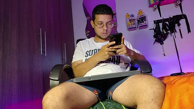 Nymphobuddies online show from March 2026 06:33:01 PM