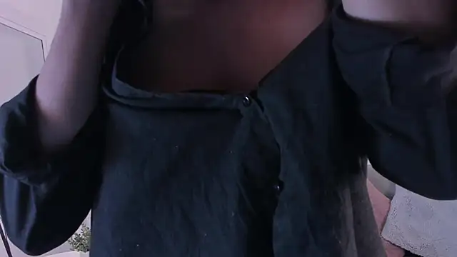 Snapshot of EmmaaCoel chatting on December 2024 05:40:01 PM EmmaaCoel online show from December 2024 05:40:01 PM