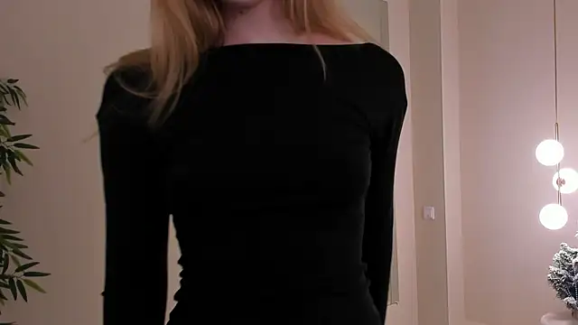 Snapshot of MichelleReid chatting on December 2024 03:18:02 AM MichelleReid online show from December 2024 03:18:02 AM