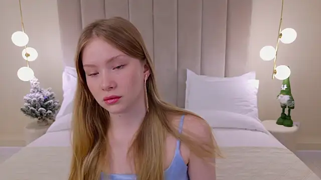 Snapshot of MichelleReid chatting on December 2024 03:34:01 AM MichelleReid online show from December 2024 03:34:01 AM