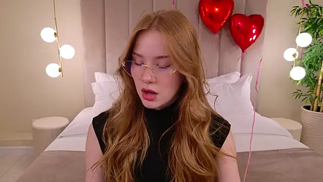 Snapshot of MichelleReid chatting on January 2025 06:10:01 PM MichelleReid online show from January 2025 06:10:01 PM