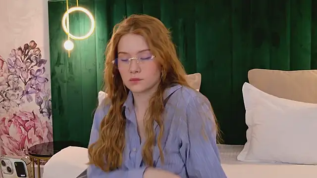 Snapshot of MichelleReid chatting on February 2025 03:34:02 AM MichelleReid online show from February 2025 03:34:02 AM