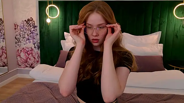 Snapshot of MichelleReid chatting on March 2025 09:13:01 AM MichelleReid online show from March 2025 09:13:01 AM