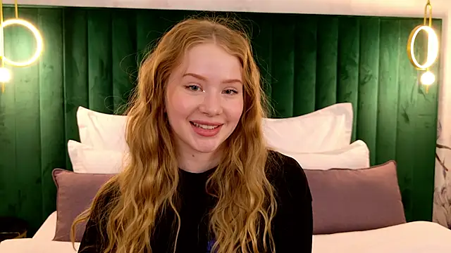 Snapshot of MichelleReid chatting on March 2025 06:10:02 AM MichelleReid online show from March 2025 06:10:02 AM