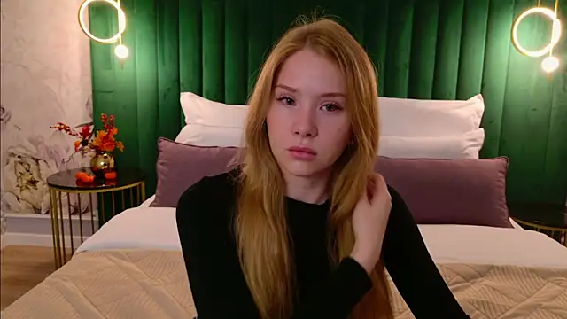 Snapshot of MichelleReid chatting on September 2025 03:10:02 AM MichelleReid online show from September 2025 03:10:02 AM