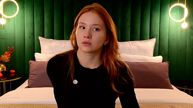 Snapshot of MichelleReid chatting on October 2025 03:07:01 AM MichelleReid online show from October 2025 03:07:01 AM