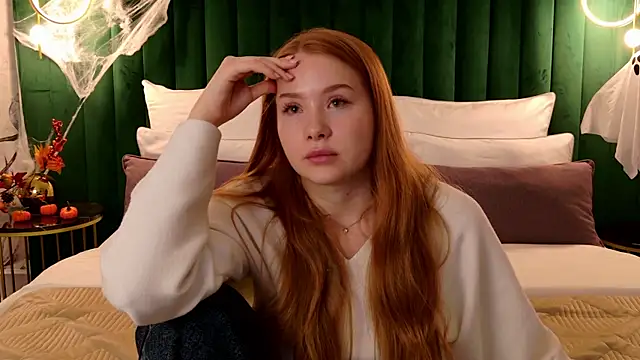 Snapshot of MichelleReid chatting on October 2025 03:40:01 AM MichelleReid online show from October 2025 03:40:01 AM