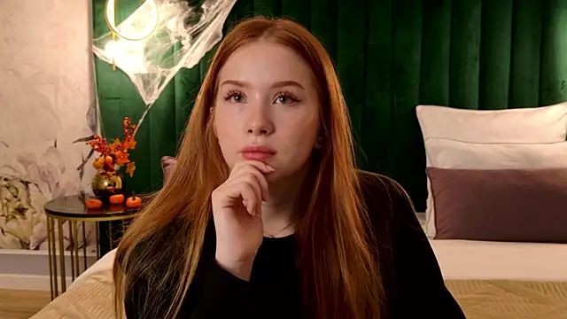 Snapshot of MichelleReid chatting on October 2025 03:07:02 AM MichelleReid online show from October 2025 03:07:02 AM