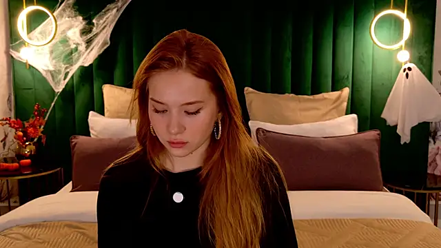 Snapshot of MichelleReid chatting on October 2025 03:10:01 AM MichelleReid online show from October 2025 03:10:01 AM