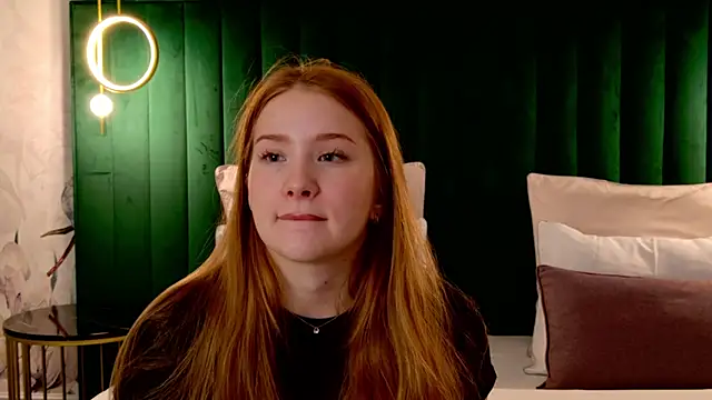 Snapshot of MichelleReid chatting on November 2025 03:05:01 AM MichelleReid online show from November 2025 03:05:01 AM