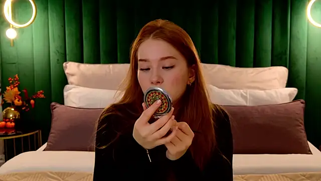 Snapshot of MichelleReid chatting on November 2025 03:06:01 AM MichelleReid online show from November 2025 03:06:01 AM