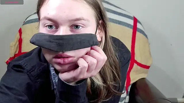 Snapshot of Mikki5P chatting on February 2025 06:11:02 PM Mikki5P online show from February 2025 06:11:02 PM