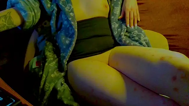 Snapshot of Skwirtyashka chatting on December 2024 07:14:02 PM Skwirtyashka online show from December 2024 07:14:02 PM