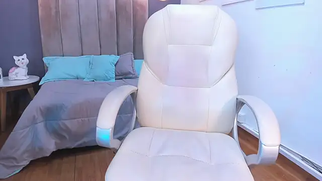 Snapshot of cami_rouxxx_ chatting on January 2025 12:54:01 AM cami rouxxx online show from January 2025 12:54:01 AM