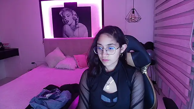 Snapshot of Lili_Gomez_ chatting on January 2025 12:14:01 PM Lili Gomez online show from January 2025 12:14:01 PM