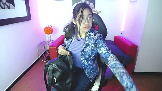 Snapshot of Lili_Gomez_ chatting on January 2025 06:45:01 PM Lili Gomez online show from January 2025 06:45:01 PM